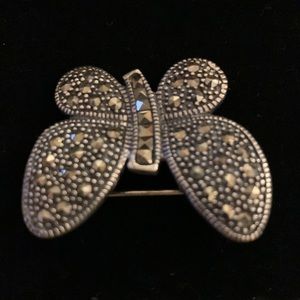 look like diamond stones in this beautiful butterfly pin